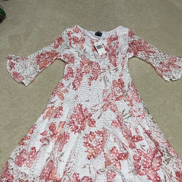 Floral Lace Dress - Picture 4 of 5